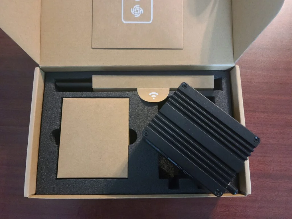 rak v2 helium hotspot miner box. miner, antenna, power cord.